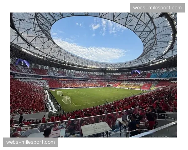 【2026年4月中超联赛·赛中·花絮温情一幕：山东泰山球迷看台展示巨幅TIFO，祝贺队长郑铮职业生涯600场