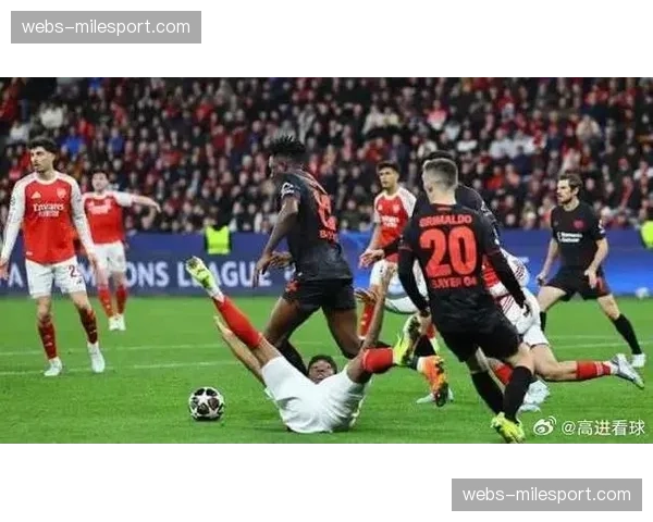 斯文松抽射被巴德门线上头球解围，勒沃库森力保城池